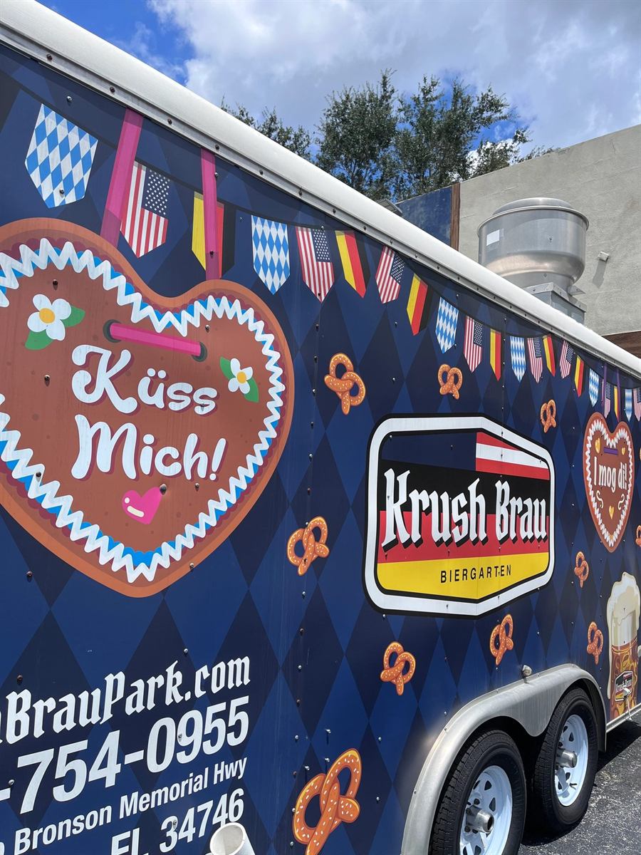 Küss Mich gingerbread heart mural at the German Shop at Krush Brau Park